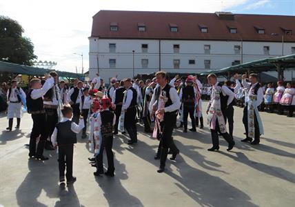 Folkor ve městě * HODY 2022 - Nedělní slavnostní průvod krojovaných městem a taneční zábava 
