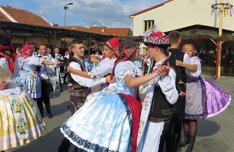 Folkor ve městě * HODY 2022 - Nedělní slavnostní průvod krojovaných městem a taneční zábava 