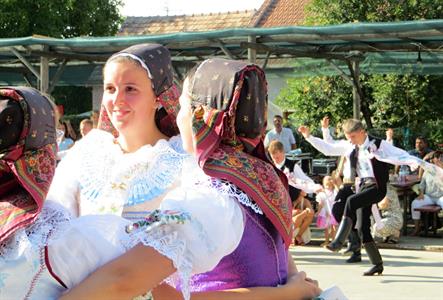 Folkor ve městě * HODY 2022 - Nedělní slavnostní průvod krojovaných městem a taneční zábava 