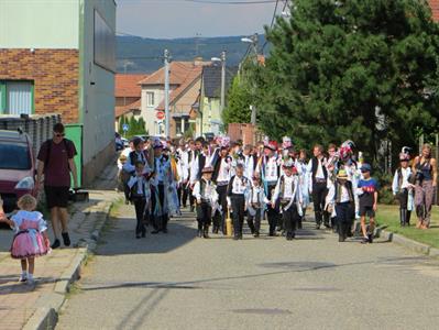 Folkor ve městě * HODY 2022 - Úterní hodový průvod? Záplava bílé a konec v nedohlednu