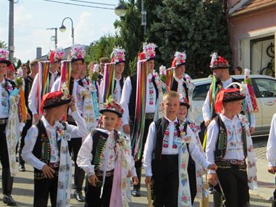 Folkor ve městě * HODY 2022 - Úterní hodový průvod? Záplava bílé a konec v nedohlednu