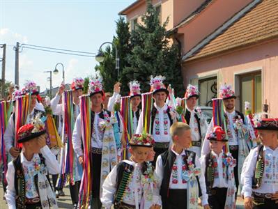 Folkor ve městě * HODY 2022 - Úterní hodový průvod? Záplava bílé a konec v nedohlednu