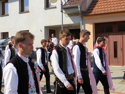 Folkor ve městě * HODY 2022 - Úterní hodový průvod? Záplava bílé a konec v nedohlednu