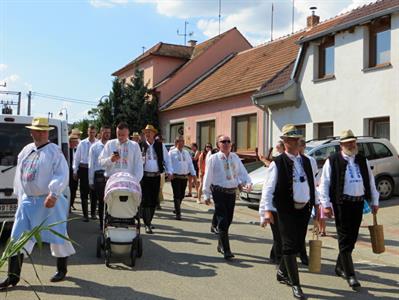 Folkor ve městě * HODY 2022 - Úterní hodový průvod? Záplava bílé a konec v nedohlednu