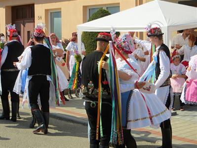 Folkor ve městě * HODY 2022 - Úterní hodový průvod? Záplava bílé a konec v nedohlednu
