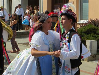 Folkor ve městě * HODY 2022 - Úterní hodový průvod? Záplava bílé a konec v nedohlednu