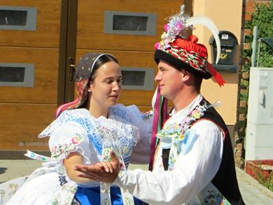 Folkor ve městě * HODY 2022 - Úterní hodový průvod? Záplava bílé a konec v nedohlednu