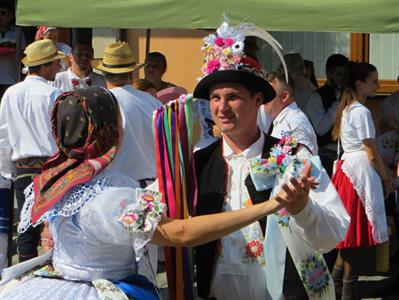 Folkor ve městě * HODY 2022 - Úterní hodový průvod? Záplava bílé a konec v nedohlednu