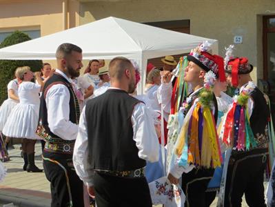 Folkor ve městě * HODY 2022 - Úterní hodový průvod? Záplava bílé a konec v nedohlednu