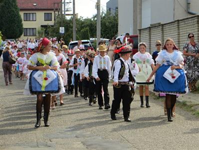 Folkor ve městě * HODY 2022 - Úterní hodový průvod? Záplava bílé a konec v nedohlednu