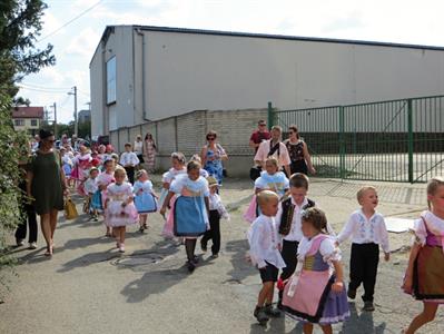 Folkor ve městě * HODY 2022 - Úterní hodový průvod? Záplava bílé a konec v nedohlednu