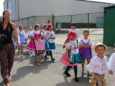 Folkor ve městě * HODY 2022 - Úterní hodový průvod? Záplava bílé a konec v nedohlednu