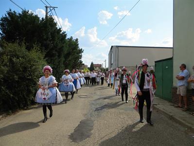 Folkor ve městě * HODY 2022 - Úterní hodový průvod? Záplava bílé a konec v nedohlednu