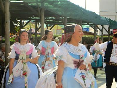 Folkor ve městě * HODY 2022 - Úterní hodový průvod? Záplava bílé a konec v nedohlednu