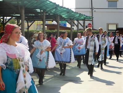 Folkor ve městě * HODY 2022 - Úterní hodový průvod? Záplava bílé a konec v nedohlednu