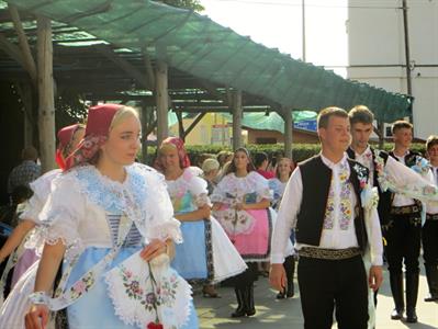 Folkor ve městě * HODY 2022 - Úterní hodový průvod? Záplava bílé a konec v nedohlednu