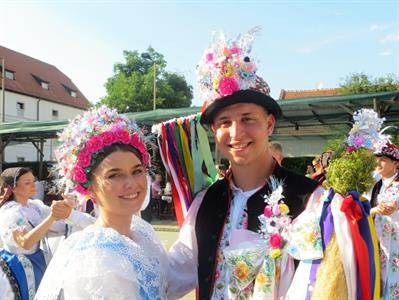 Folkor ve městě * HODY 2022 - Úterní hodový průvod? Záplava bílé a konec v nedohlednu