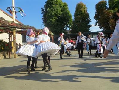 Folkor ve městě * HODY 2022 - Úterní hodový průvod? Záplava bílé a konec v nedohlednu