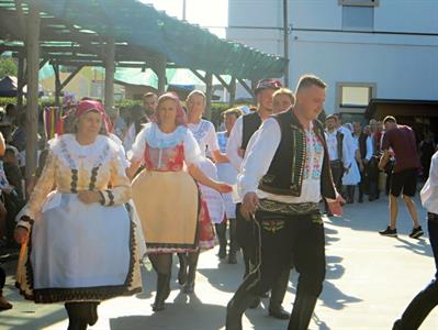 Folkor ve městě * HODY 2022 - Úterní hodový průvod? Záplava bílé a konec v nedohlednu