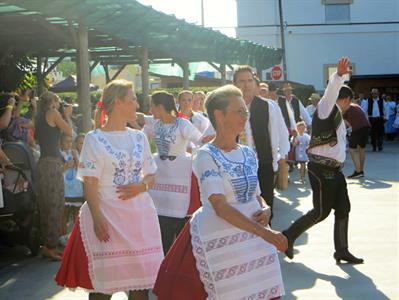 Folkor ve městě * HODY 2022 - Úterní hodový průvod? Záplava bílé a konec v nedohlednu