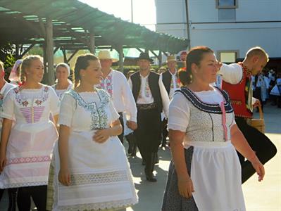 Folkor ve městě * HODY 2022 - Úterní hodový průvod? Záplava bílé a konec v nedohlednu