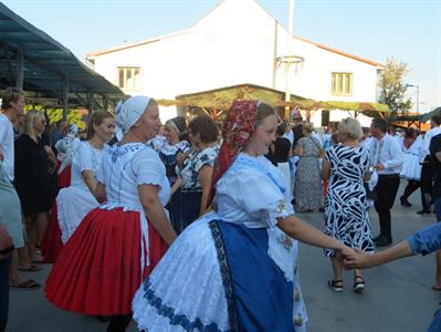 Folkor ve městě * HODY 2022 - Úterní hodový průvod? Záplava bílé a konec v nedohlednu