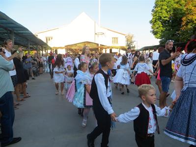Folkor ve městě * HODY 2022 - Úterní hodový průvod? Záplava bílé a konec v nedohlednu