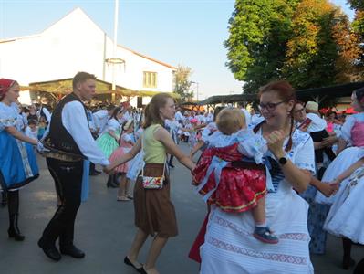 Folkor ve městě * HODY 2022 - Úterní hodový průvod? Záplava bílé a konec v nedohlednu