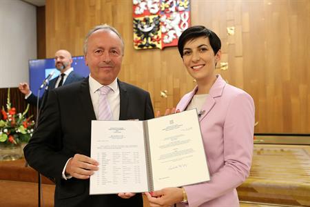 Město Velké Pavlovice * Slavnostní předání dekretu na vlajku města Velké Pavlovice