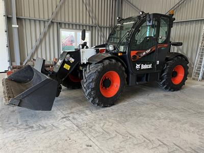 Služby města * Nové technické vybavení - čelní nakladač BOBCAT