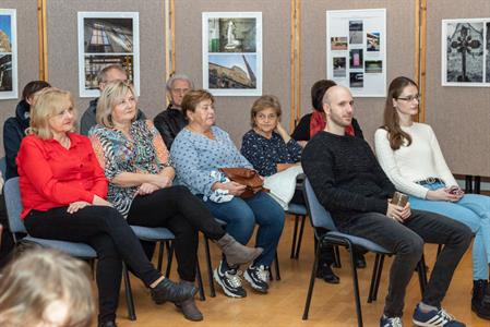 Městská knihovna * Vernisáž výstavy fotografií PROSTOR, KTERÝ MĚ OBKLOPUJE