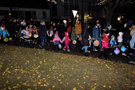 SDH * Lampionový průvod prošel městem již podesáté