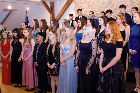 Gymnázium * Slavnostní stužkování maturantů roku 2023
