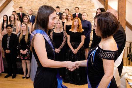 Gymnázium * Slavnostní stužkování maturantů roku 2023