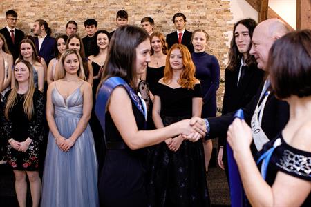 Gymnázium * Slavnostní stužkování maturantů roku 2023