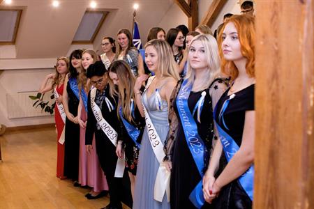 Gymnázium * Slavnostní stužkování maturantů roku 2023