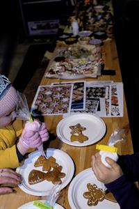 Farnost * Svatý Mikuláš s andělem nadělovali dárky přímo na velkopavlovické farnosti