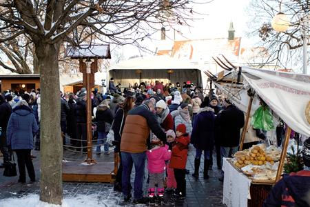 Kulturní dění * Vánoční jarmark u radnice roku 2022