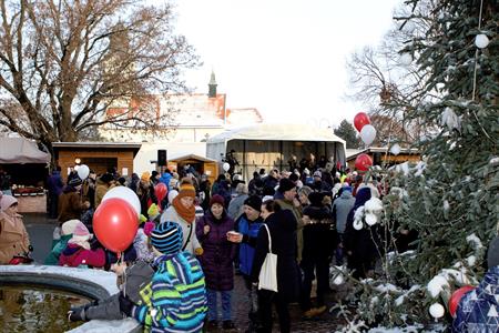 Kulturní dění * Vánoční jarmark u radnice roku 2022