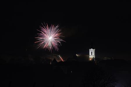 Město Velké Pavlovice * Pestrobarevný novoroční ohňostroj ve fotografiích pana Oldřicha Otáhala