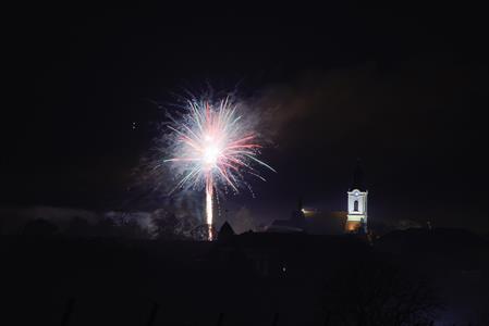 Město Velké Pavlovice * Pestrobarevný novoroční ohňostroj ve fotografiích pana Oldřicha Otáhala