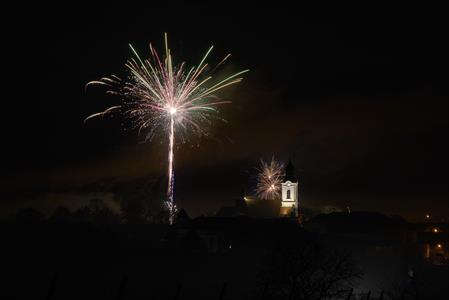 Město Velké Pavlovice * Pestrobarevný novoroční ohňostroj ve fotografiích pana Oldřicha Otáhala