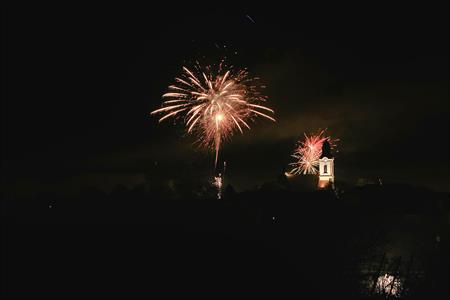 Město Velké Pavlovice * Pestrobarevný novoroční ohňostroj ve fotografiích pana Oldřicha Otáhala