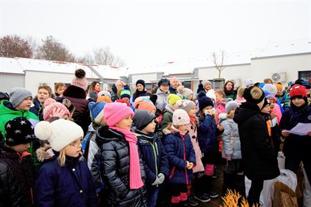  Kulturní dění * Vánoční zpívání seniorům s projektem KomUNIta 