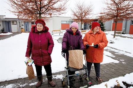  Kulturní dění * Vánoční zpívání seniorům s projektem KomUNIta 