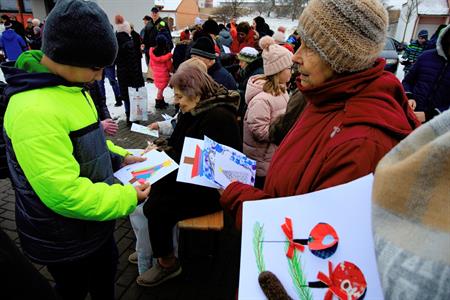  Kulturní dění * Vánoční zpívání seniorům s projektem KomUNIta 