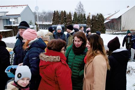  Kulturní dění * Vánoční zpívání seniorům s projektem KomUNIta 