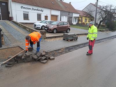 Služby města * Rekonstrukce chodníku na ulici Starohorská