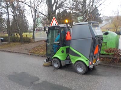 Služby města * Úklid spadaného listí na chodnících, vozovkách a parkovacích plochách