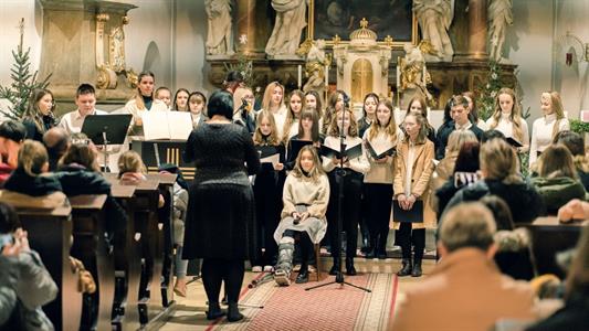 Gymnázium * Vánoční koncert studentů v kostele Nanebevzetí Panny Marie
